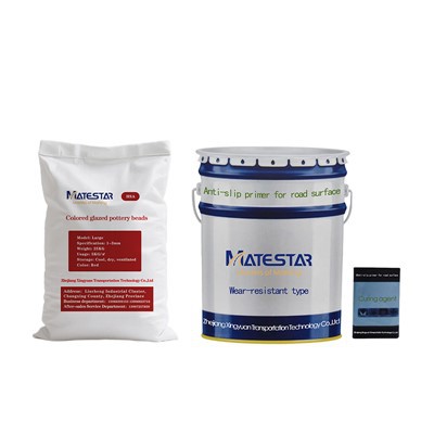 Protiskluzová silniční vrstva