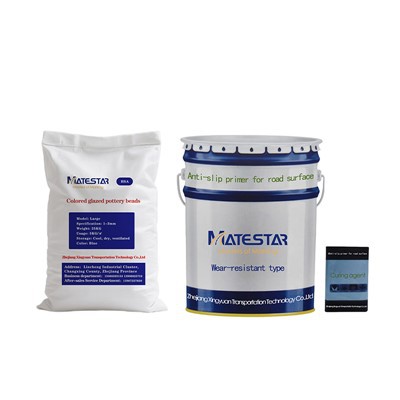 Barevná protiskluzová barva na silniční značení