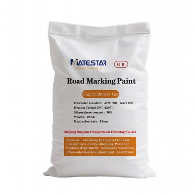 Červená barva na značení silnic